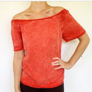 Off-Shoulder tee looks new no flaws